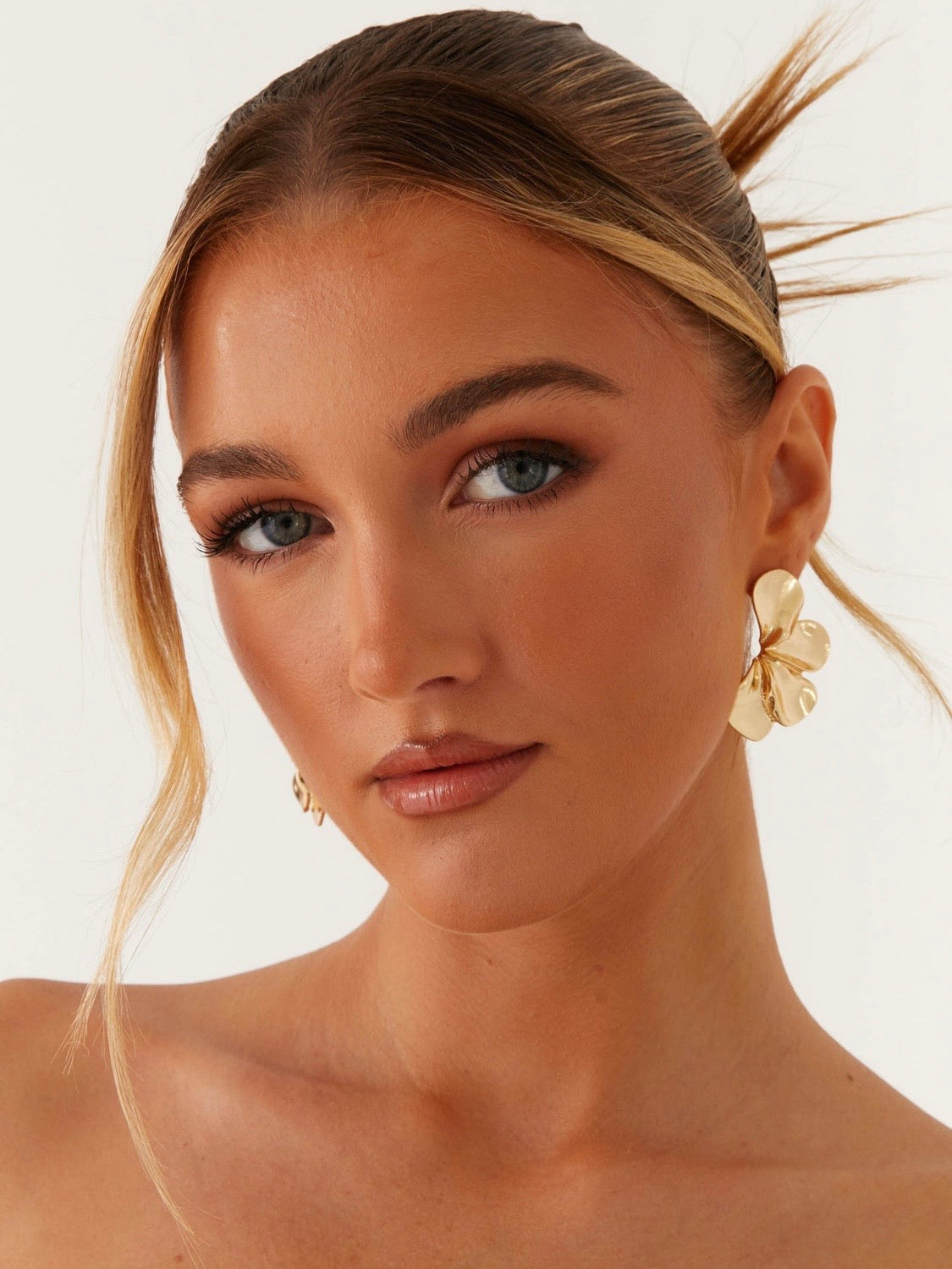 Caspian Flower Earrings - Gold